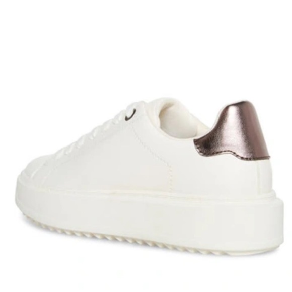 New Steve Madden (REVOLVE) Carley Trainer White/ Pewter Sneakers Size 10B - Picture 2 of 8